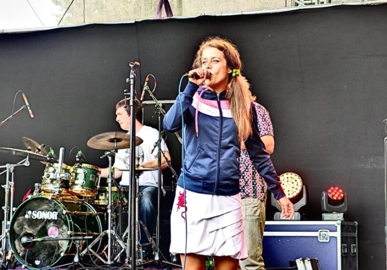 female-singer-861x601