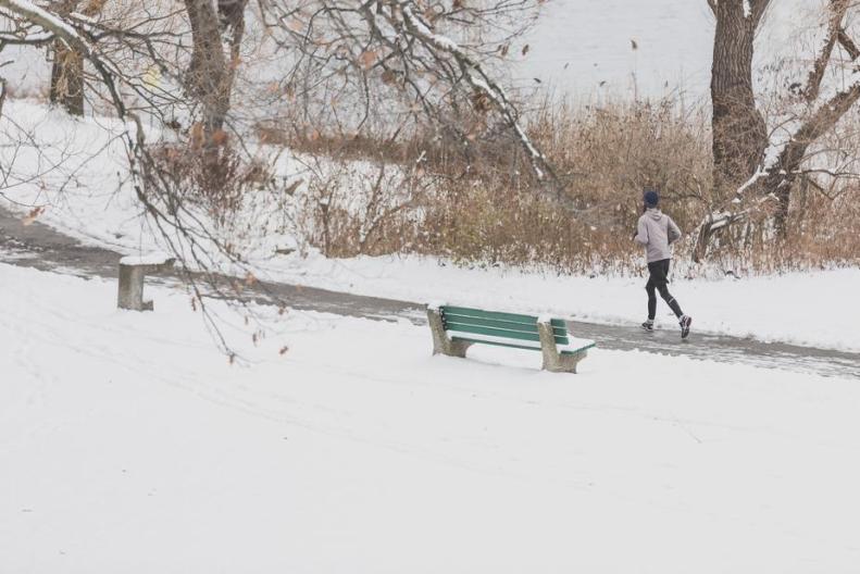 runner-in-snow-park_925x.jpg